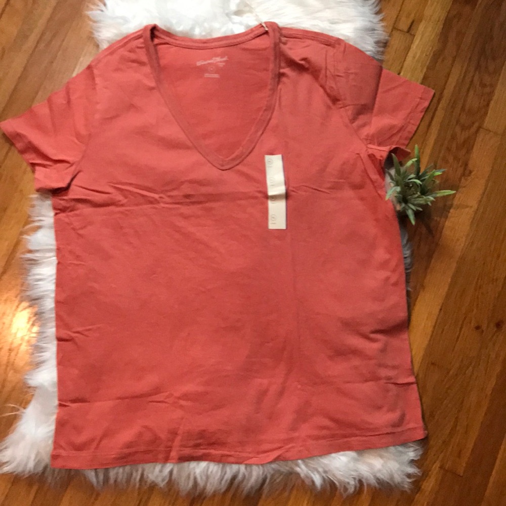 Women’s Universal Thread V-Neck Tee